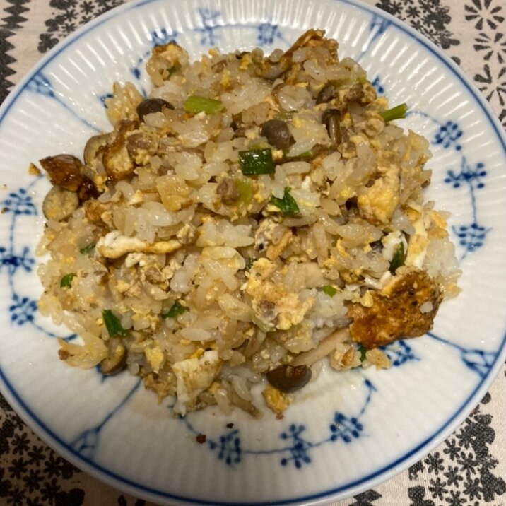 大豆ミートとしめじのチャーハン